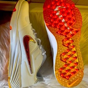 Nike - Women’s softball Sneaker